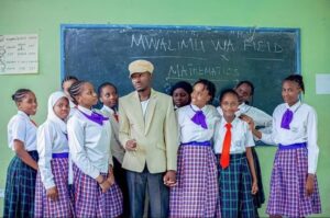 Music Video : Yuzzo Mwamba – Mwalimu Wa Field