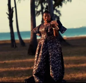 Music Video : Rose Muhando – Waache Waende
