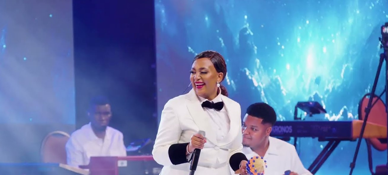 Bella Kombo – The Joy Of The Lord