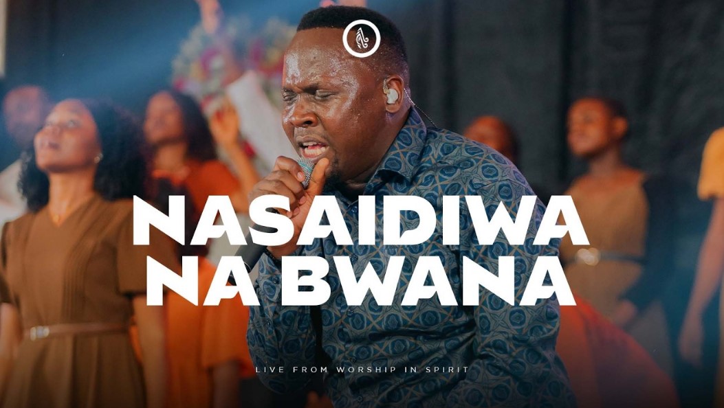 ‪neema Gospel Choir‬ Ft Eliya Mwantondo – Nasaidiwa Na Bwana (medley)